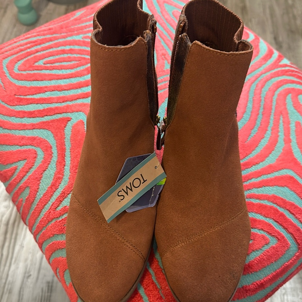 Tom’s brown suede wedge booties